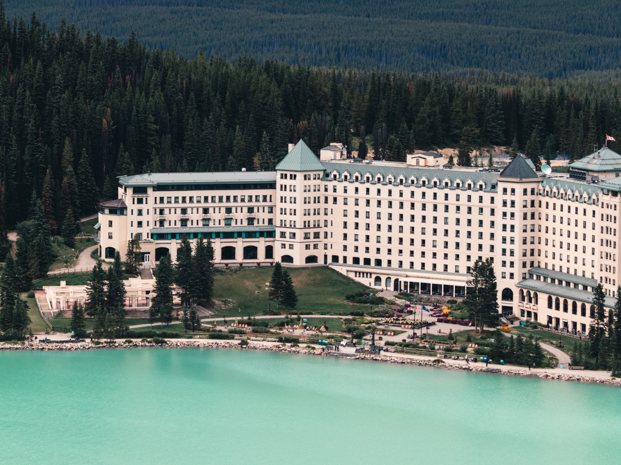 Hotels in Lake Louise - Book on