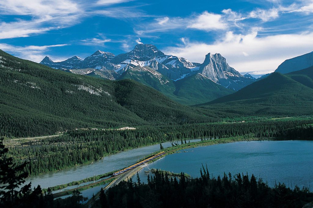 travel from vancouver to banff by train