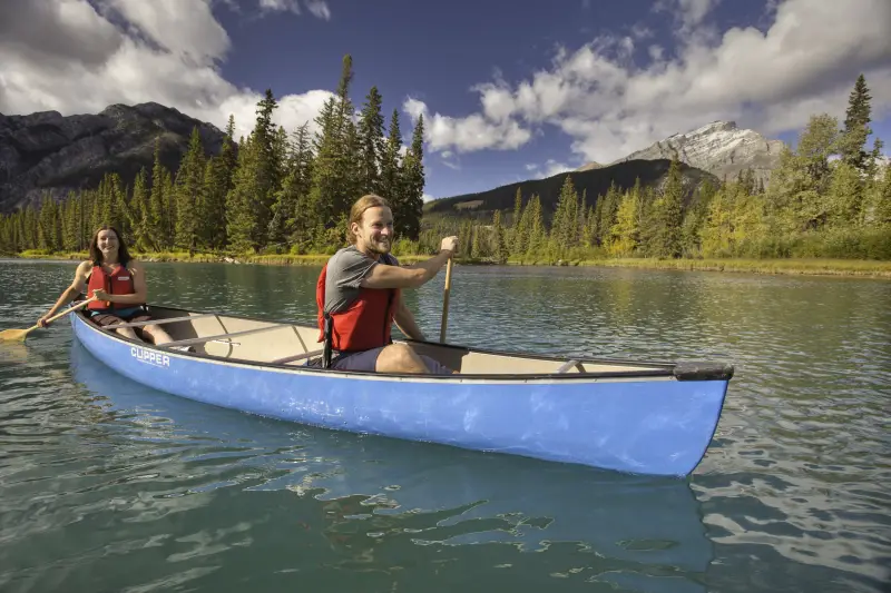 Couple in a canoe on Vermilion Lakes